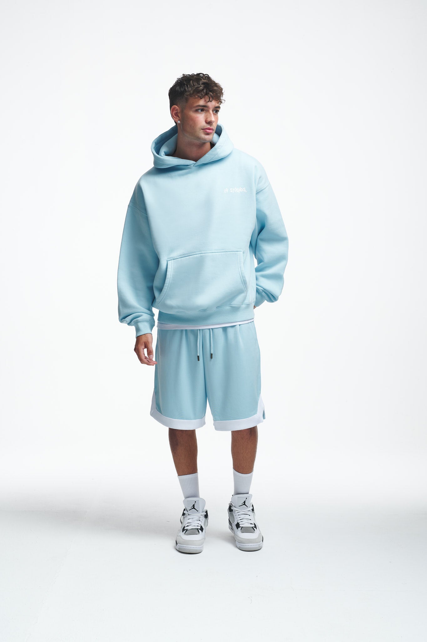 Oversized hoodie best sale with shorts